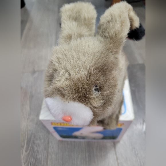 New VINTAGE ROBBY Rabbit Battery Operated Toy - - Picture 2 of 6